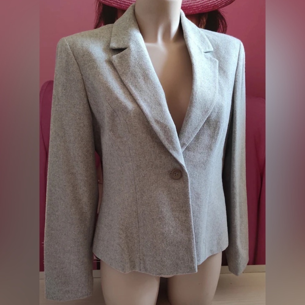 NEW-Women's Wool mix Grey Blazer/Casual Button Up Blazer. Large